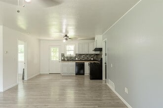 124 W Brule St in Purcell, OK - Building Photo - Building Photo