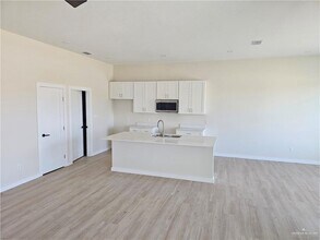 29 N 48th St in McAllen, TX - Building Photo - Building Photo