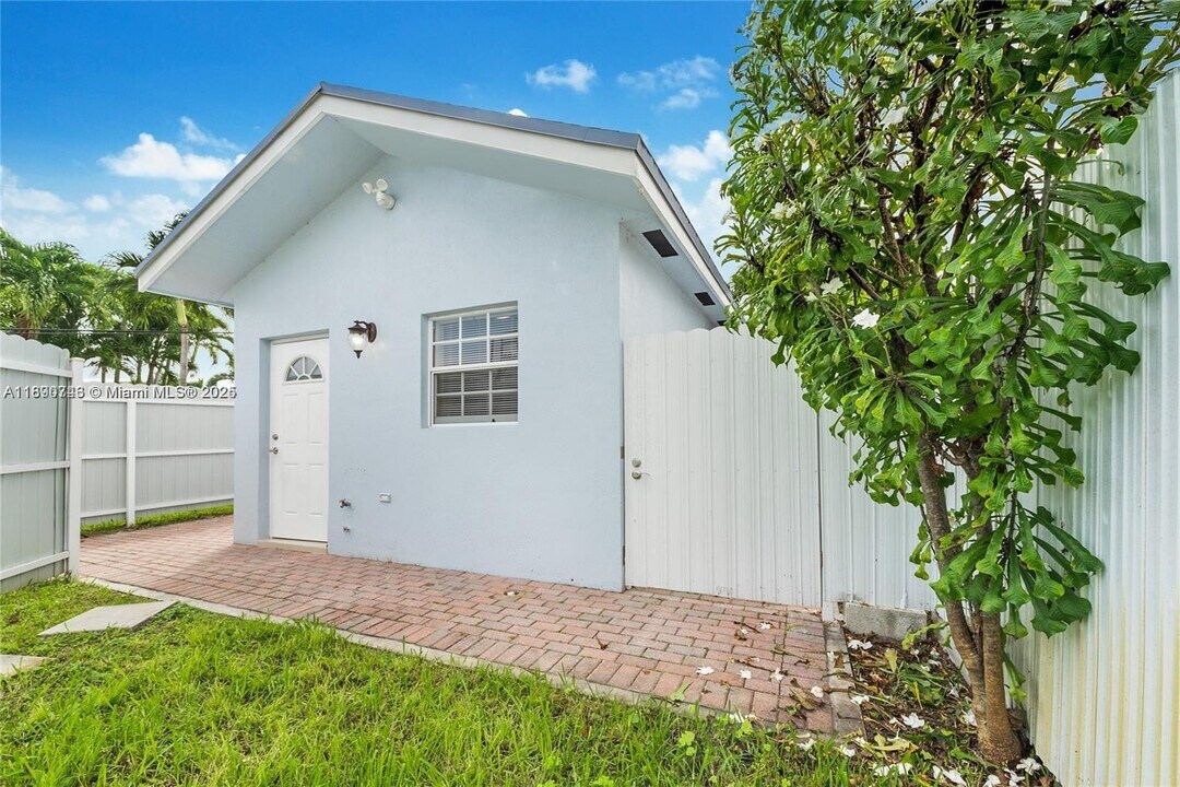 11480 SW 42nd Terrace in Miami, FL - Building Photo