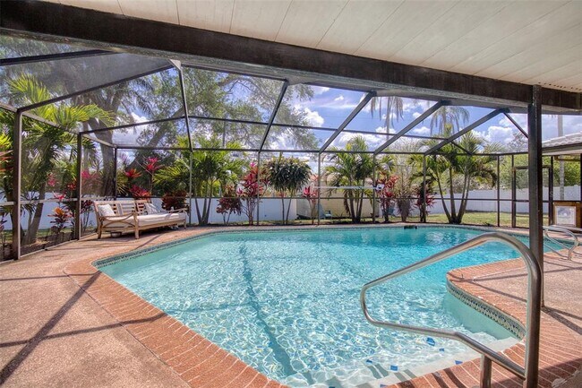 2315 Minneola Rd in Clearwater, FL - Building Photo - Building Photo