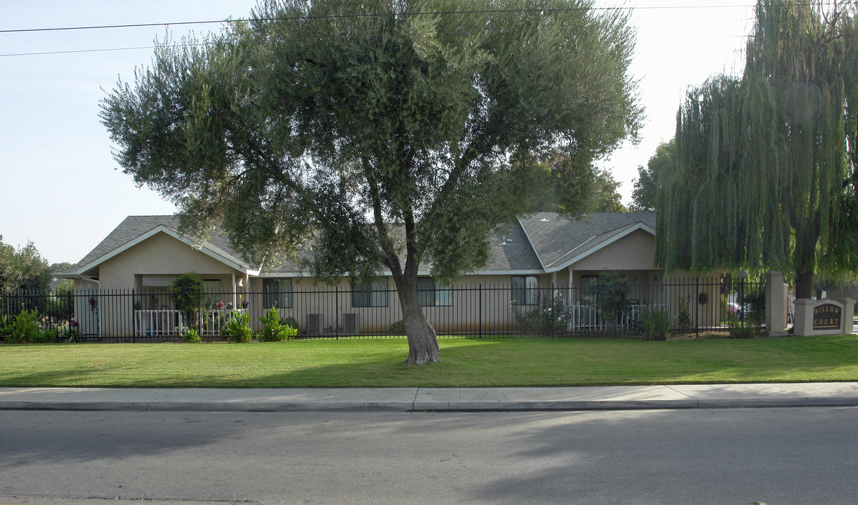 Willow Court in Fresno, CA - Building Photo