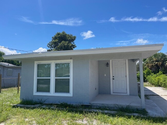 1611 N 13th St in Fort Pierce, FL - Building Photo - Building Photo