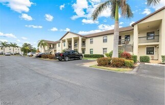 9270 Lake Park Dr in Ft. Myers, FL - Building Photo