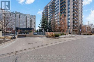 520 Steeles Ave W in Vaughan, ON - Building Photo