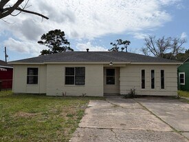 5530 Lakefield Dr in Houston, TX - Building Photo