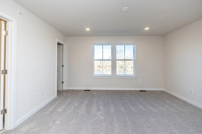 92 Continental Wy in Bridgeport, PA - Building Photo - Building Photo