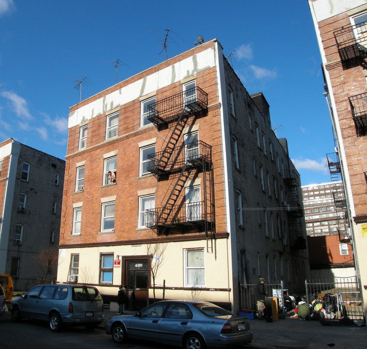 4301 Park Ave in Bronx, NY - Building Photo