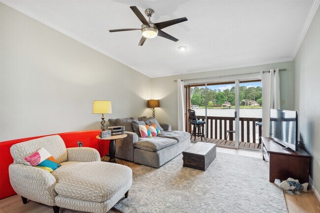 801 River Rd in Montgomery, TX - Foto de edificio - Building Photo