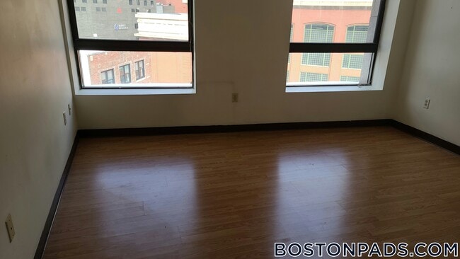 81 Essex St, Unit 86 in Boston, MA - Foto de edificio - Building Photo