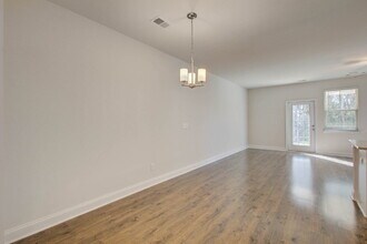 7821 Montview Rd in North Charleston, SC - Building Photo - Building Photo