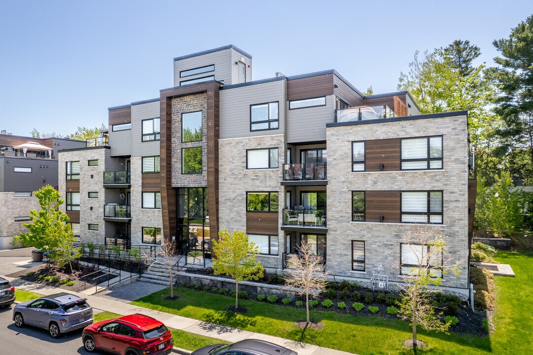 22 de Chambery Boul in Blainville, QC - Building Photo