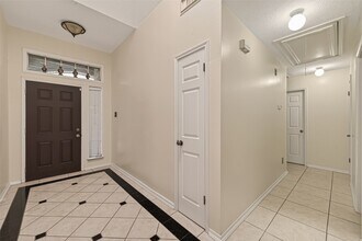 8203 Paddington Pl Dr in Houston, TX - Building Photo - Building Photo