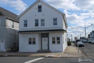 519 Roosevelt Ave in Carteret, NJ - Building Photo