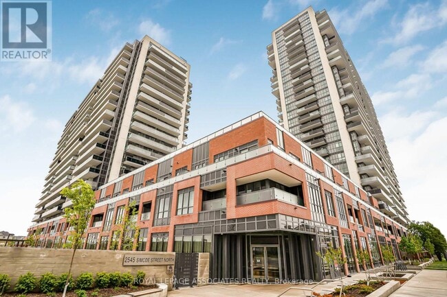 property at 2524-2524 Simcoe St N