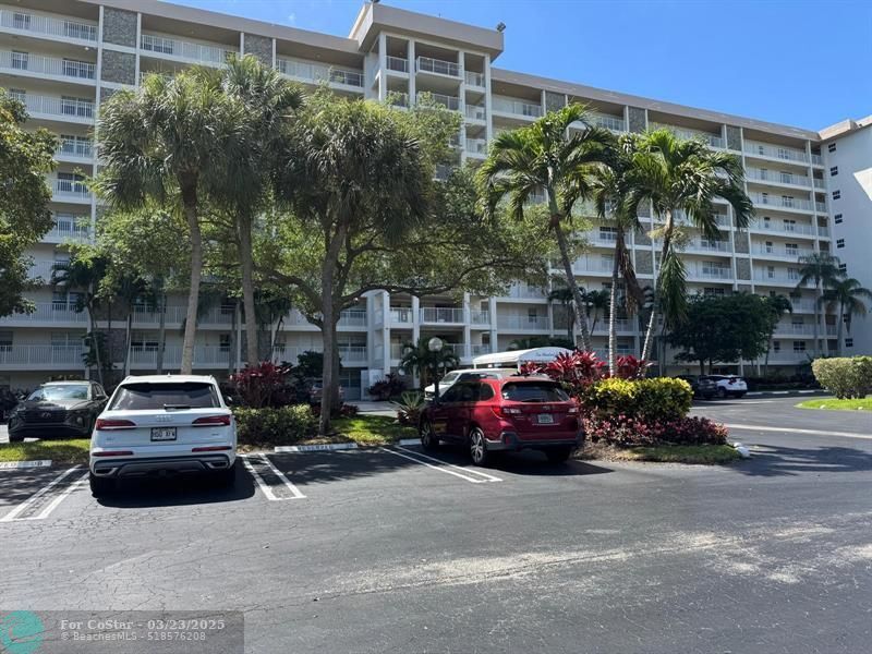 3510 Oaks Way in Pompano Beach, FL - Building Photo
