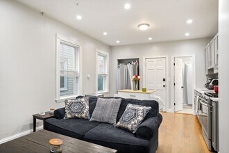 17 Howe St in Boston, MA - Building Photo - Building Photo
