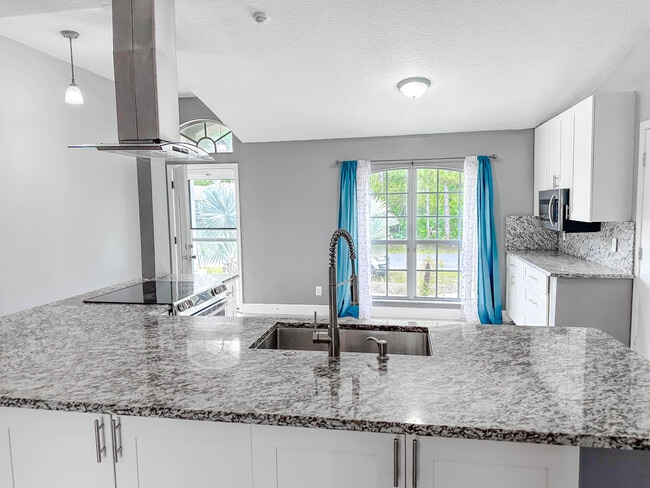 816 Tedder Rd SE in Palm Bay, FL - Building Photo - Building Photo