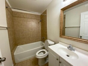 148 Bridlewood Ln in Bridgeport, TX - Foto de edificio - Building Photo