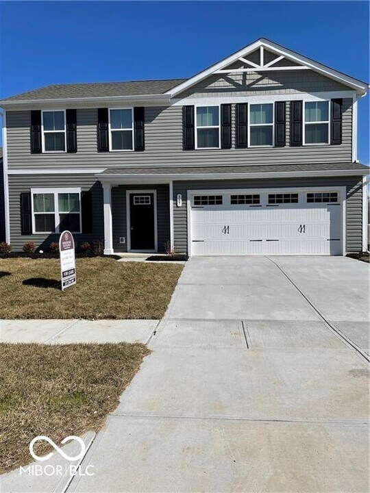 387 Campus Ln in Greenwood, IN - Building Photo