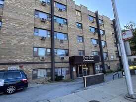 7854 S South Shore Dr in Chicago, IL - Building Photo