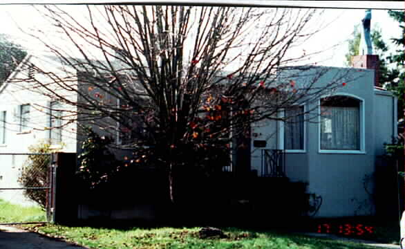 921-923 Laguna Ave in Burlingame, CA - Building Photo