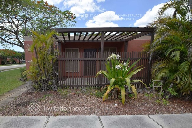 property at 1500 Hammock Ln