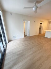2523 NE 183rd St, Unit A5 in North Miami Beach, FL - Foto de edificio - Building Photo