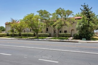 102 E Lancaster Blvd in Lancaster, CA - Building Photo - Building Photo