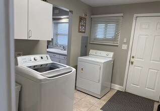 711 N Kenilworth Ave in Elmhurst, IL - Foto de edificio - Building Photo