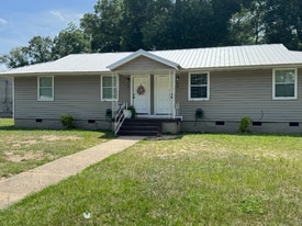 109 Aventura Ct in Ozark, AL - Building Photo