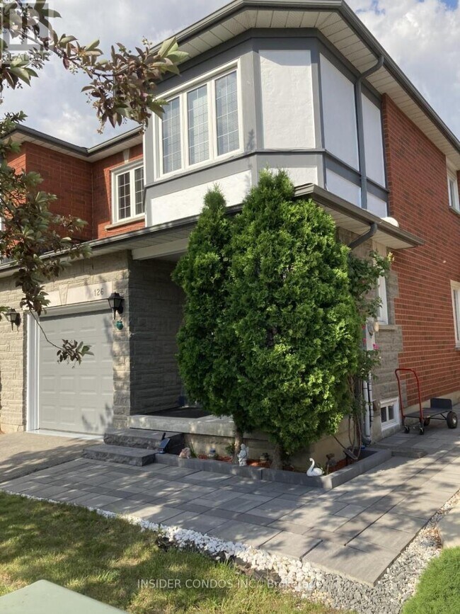 126 Pinedale Gate in Vaughan, ON - Building Photo - Building Photo
