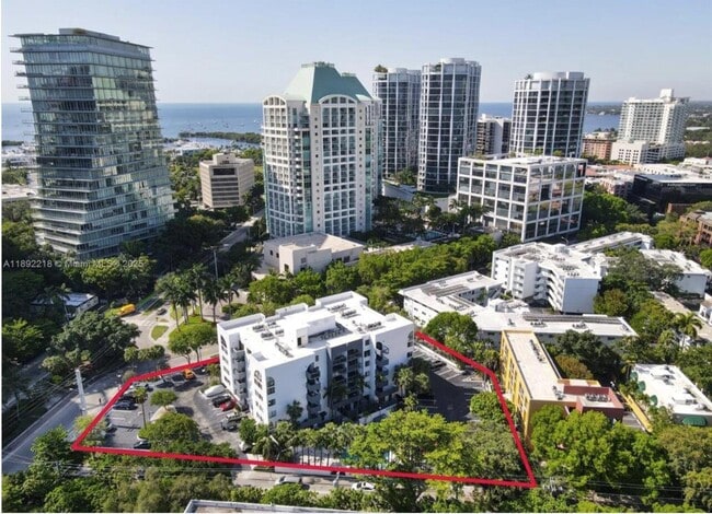 2715 Tigertail Ave in Miami, FL - Foto de edificio - Building Photo