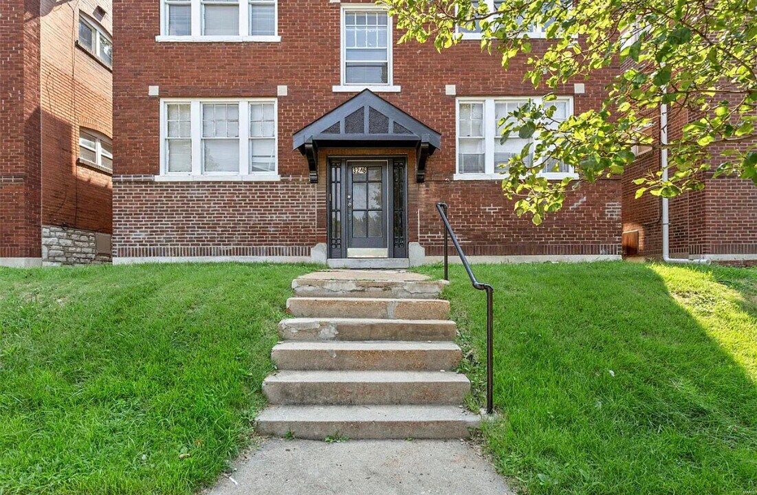 3246 S Compton Ave, Unit 2N in St. Louis, MO - Building Photo