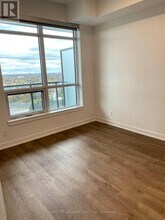 30 Upper Mall Wy in Vaughan, ON - Building Photo - Building Photo