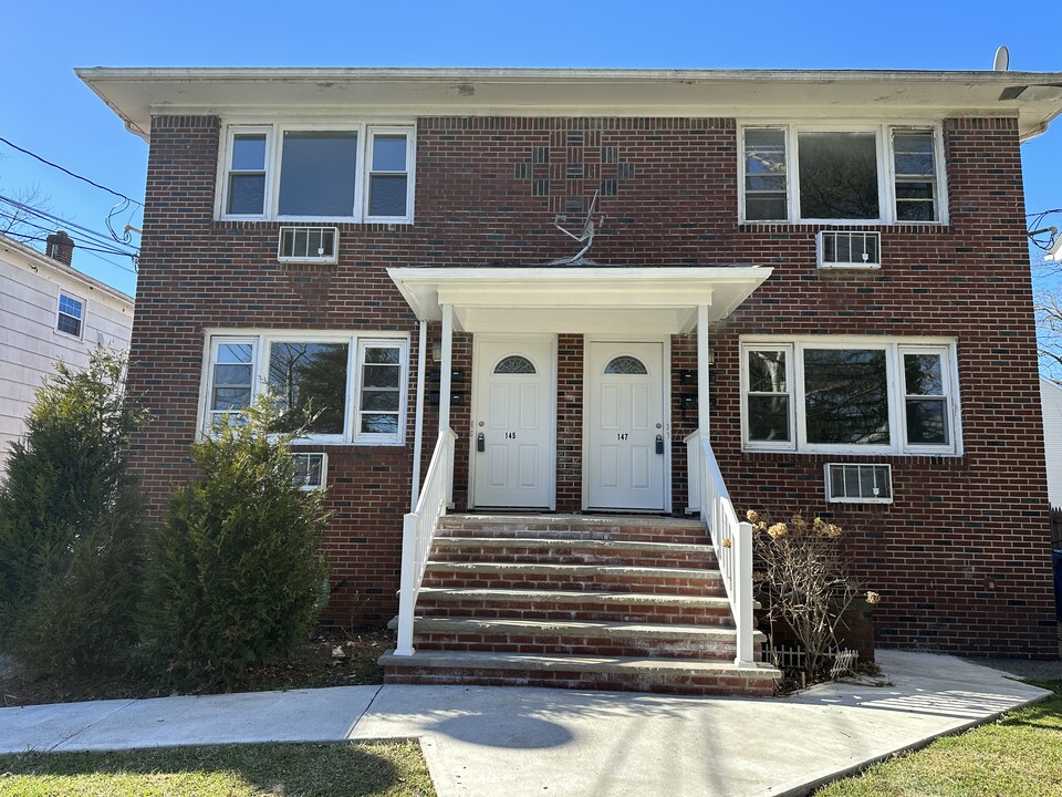 147 Main St, Unit 2 in Metuchen, NJ - Building Photo