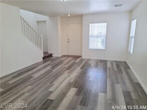 5023 Volcanic Rock Ln in Las Vegas, NV - Building Photo - Building Photo