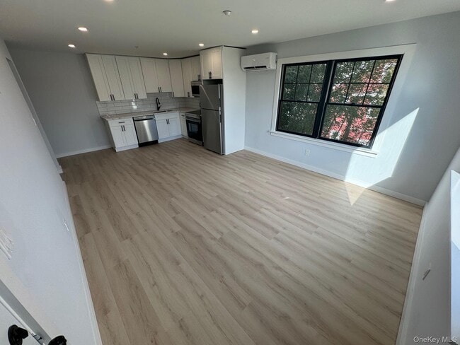 544 Locust Ave in Port Chester, NY - Building Photo - Building Photo