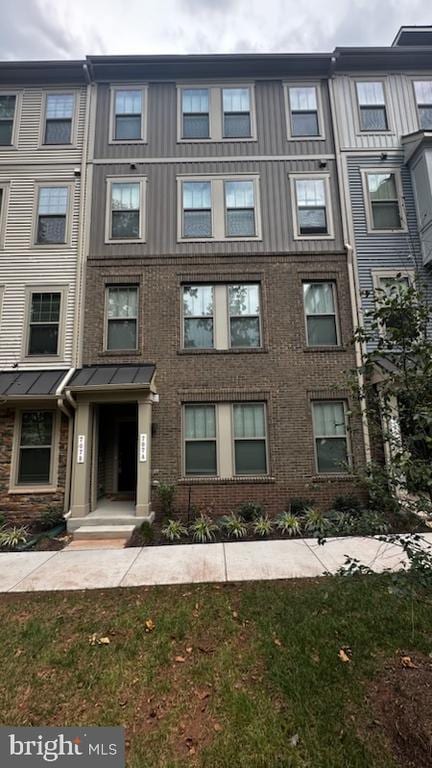 property at 707 Thomas Ln