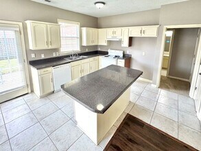 8669 Rogers Park Ave in Memphis, TN - Building Photo - Building Photo
