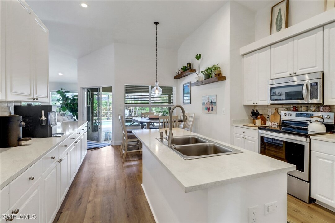 6984 Burnt Sienna Cir in Naples, FL - Building Photo