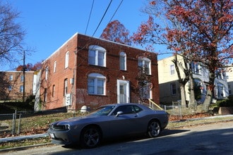2813 Buena Vista Ter SE in Washington, DC - Building Photo - Building Photo