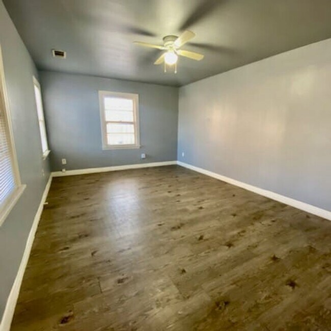 2121 20th St in Lubbock, TX - Building Photo - Building Photo