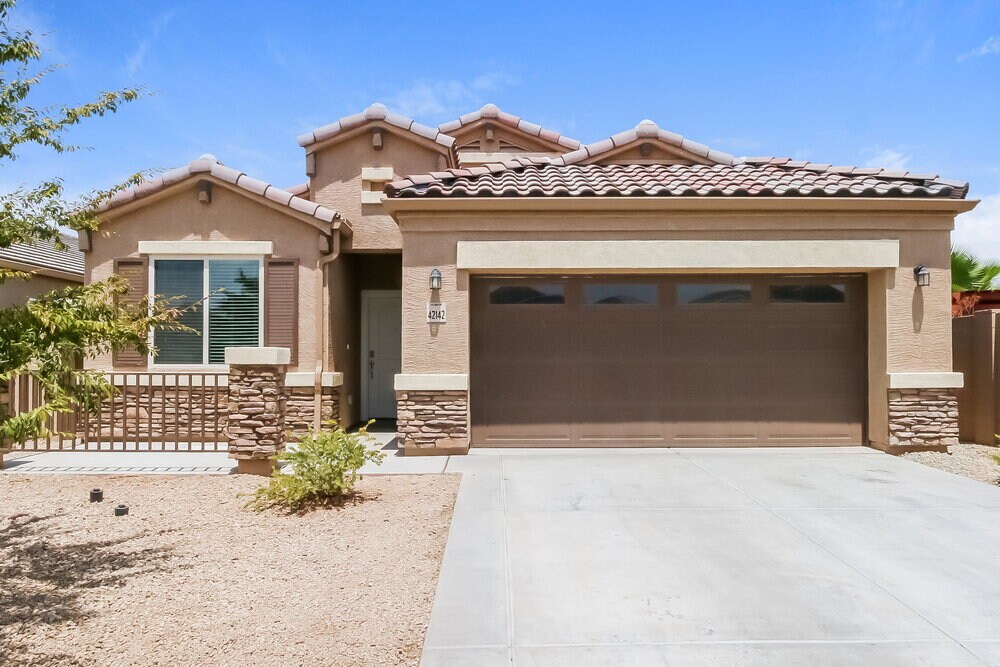 42142 W Balsa Dr in Maricopa, AZ - Building Photo