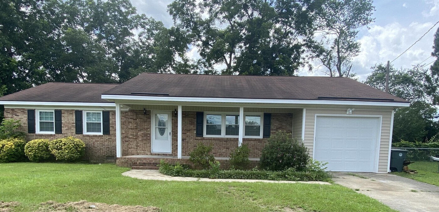 5421 Silver Pine Ct in Fayetteville, NC - Foto de edificio