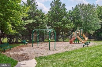 18405 Guildberry Dr-Unit -202 in Gaithersburg, MD - Building Photo - Building Photo