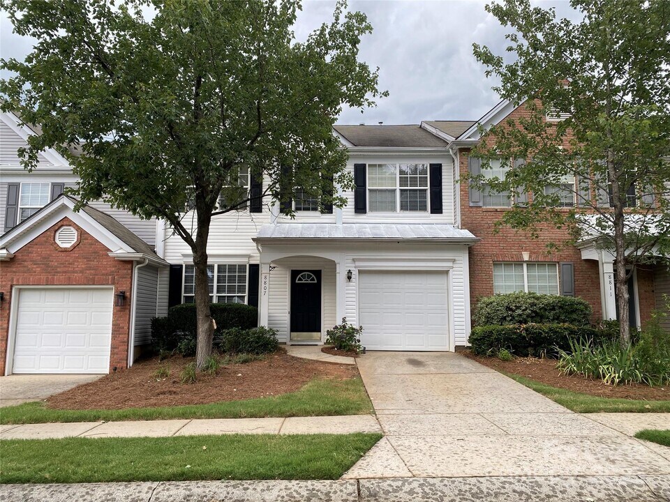 8807 Ormeau Dr in Charlotte, NC - Building Photo