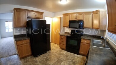 920 F Ave NW-Unit -1 in Cedar Rapids, IA - Building Photo - Building Photo