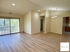 220 Merrydale Rd in San Rafael, CA - Foto de edificio - Building Photo