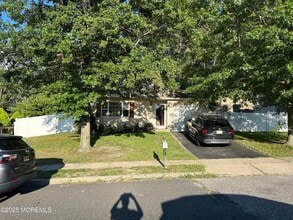819 Constitution Dr in Brick, NJ - Building Photo - Building Photo