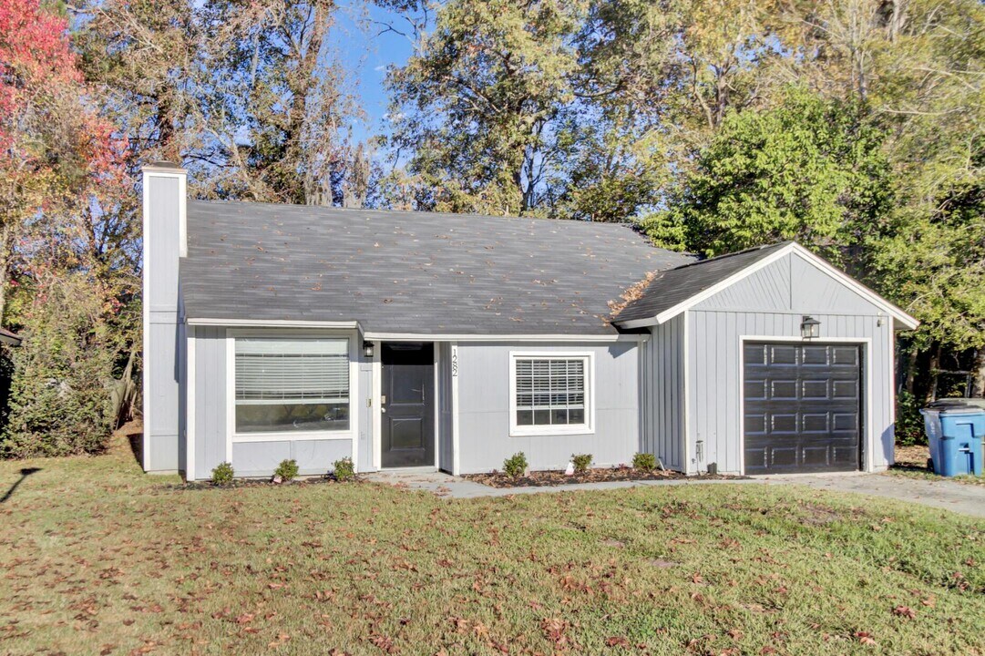 1282 Maryland Dr in Ladson, SC - Building Photo